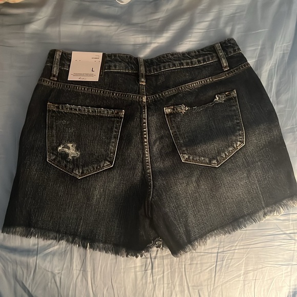 KanCan NWT distressed denim shorts - Picture 2 of 7